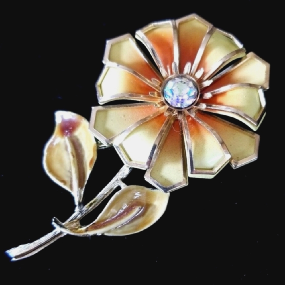 Vintage Mid Century Enamel Flower Brooch Pin - Picture 4 of 11